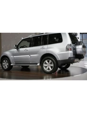 Aileron / Becquet / Spoiler Mitsubishi Pajero 2000 - 2006