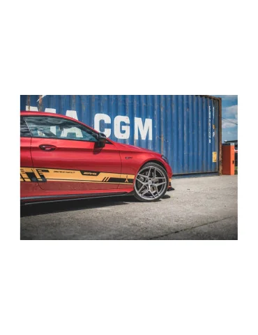 Rajouts de bas de caisse avec flaps Mercedes-AMG C43 Coupé noir mat