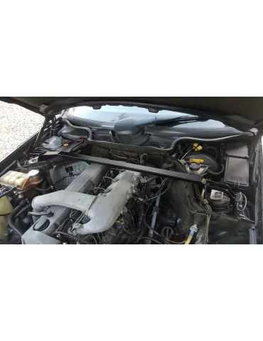 Barre anti-rapprochement supérieure Mercedes W124 rouge